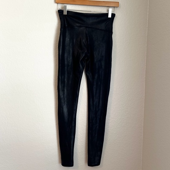 Spanx Sleek & Smooth Faux Leather High Waist Black Leggings, Size Medium - Picture 8 of 9